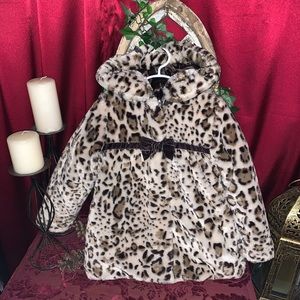Girls size 5 faux fur coat.